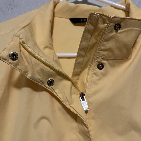 Izod Yellow lightweight jacket W/zip off sleeves & mesh lining Size Large - Picture 6 of 11